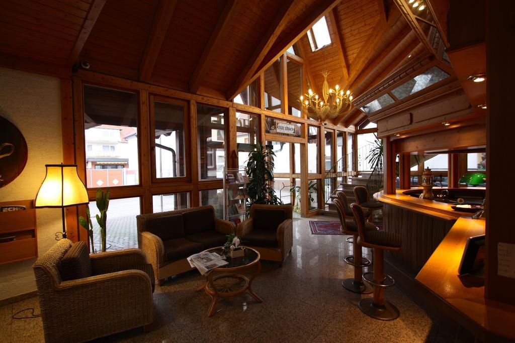 Hotel Zum Loewen Мерфельден-Валльдорф Екстер'єр фото