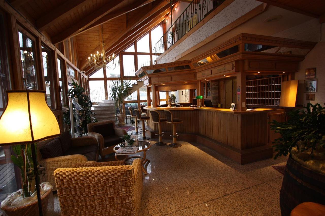 Hotel Zum Loewen Мерфельден-Валльдорф Екстер'єр фото